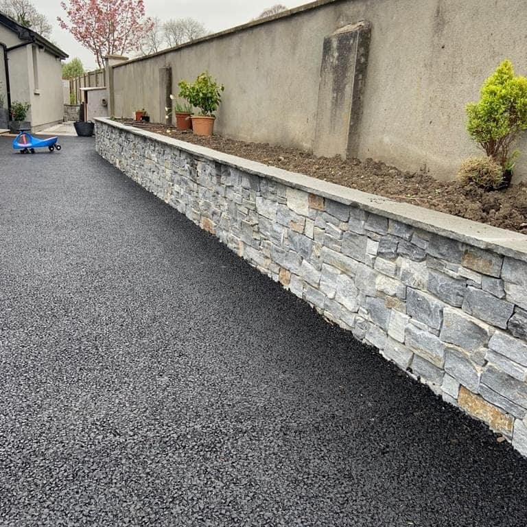 driveway_with_natural-stone