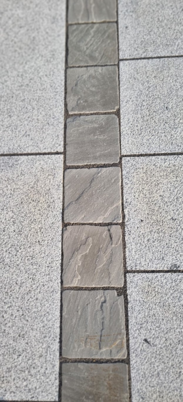 Kandla Grey Sandstone Cobbles