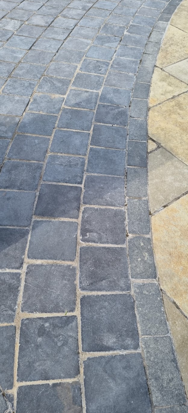Tumbled Blue Limestone Setts