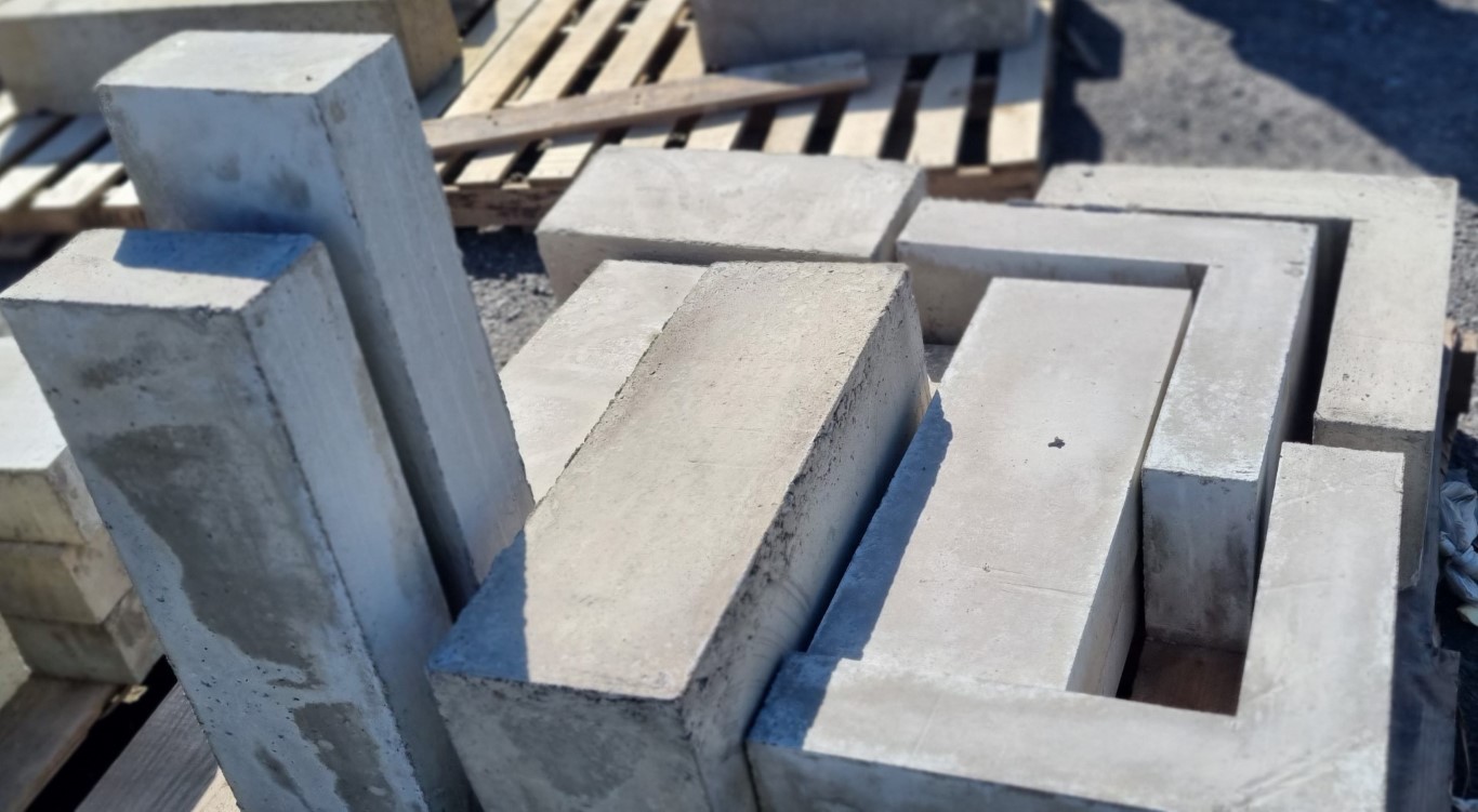 Concrete Padstones